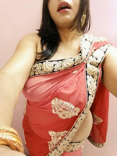 desi boudi hot red saree juicy breasts nipple picture