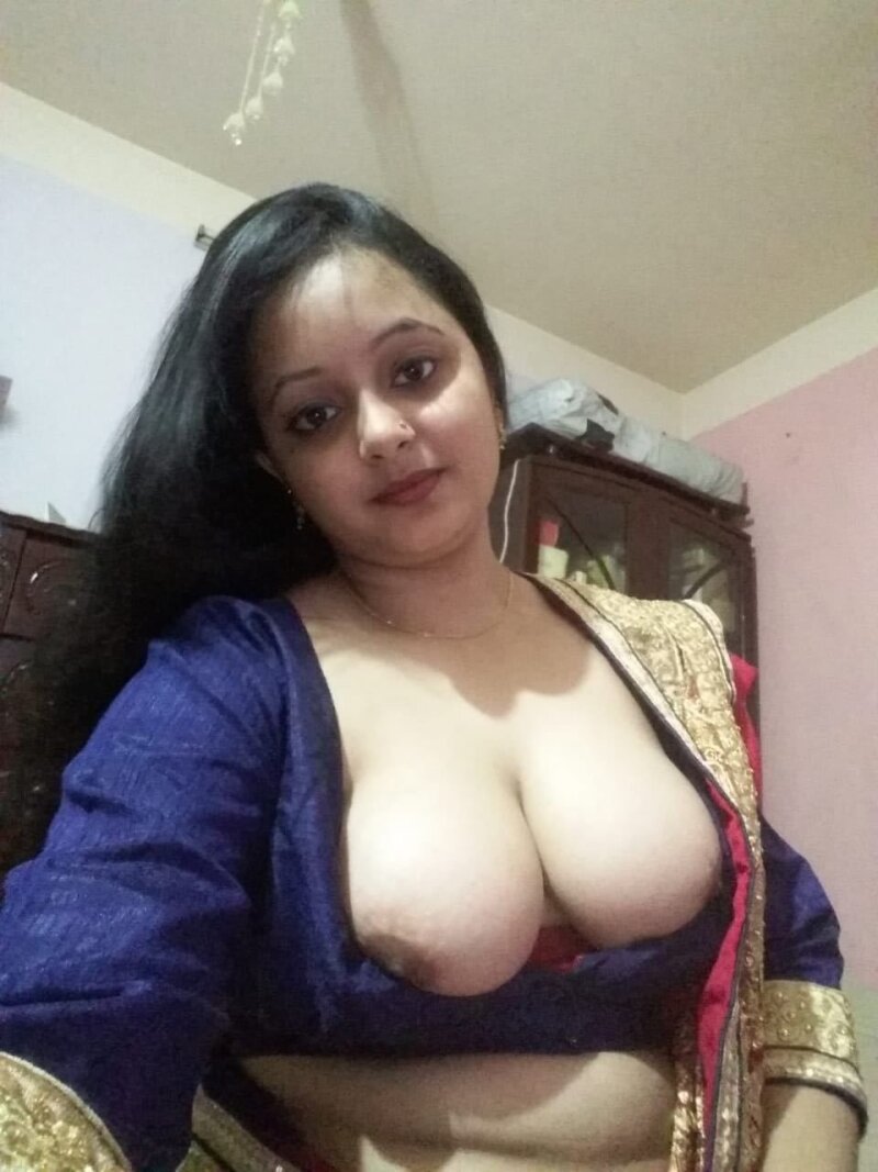 Indian bhabhi boobs picture