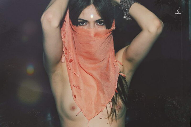 뜨거운 아랍 여자 picture