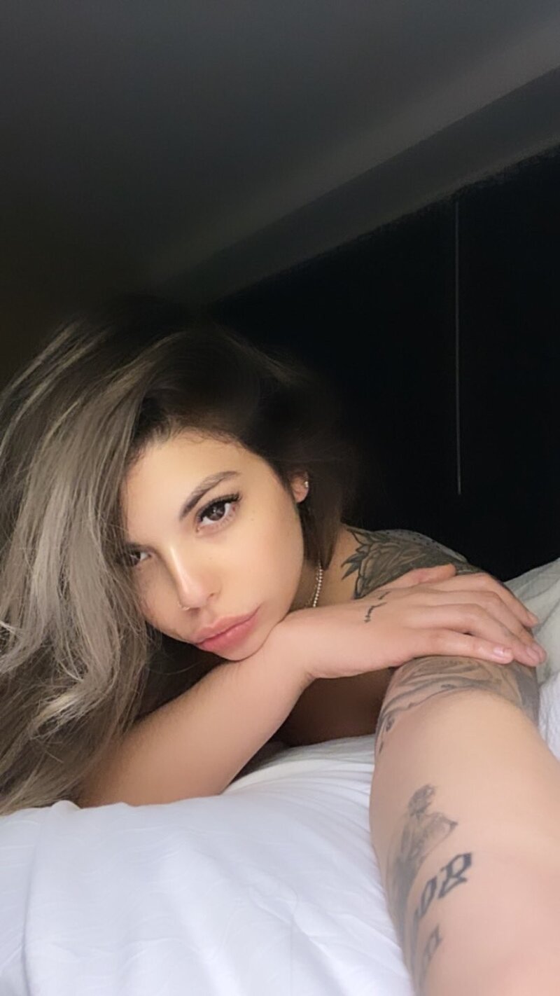 gina valentina sabah selfie picture