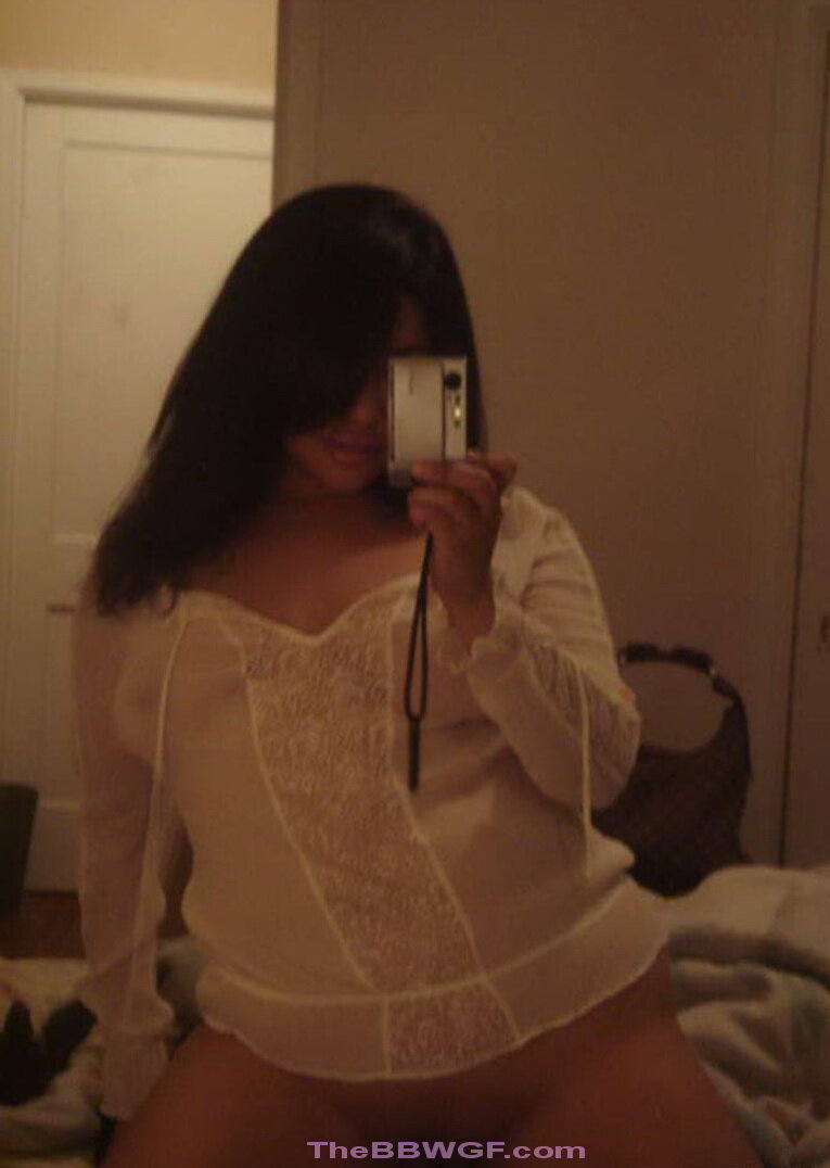 Chubby Latina showing her nice body picture
