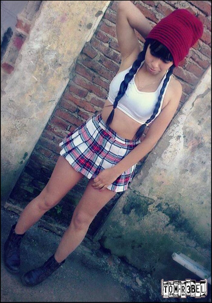 school girl latina picture