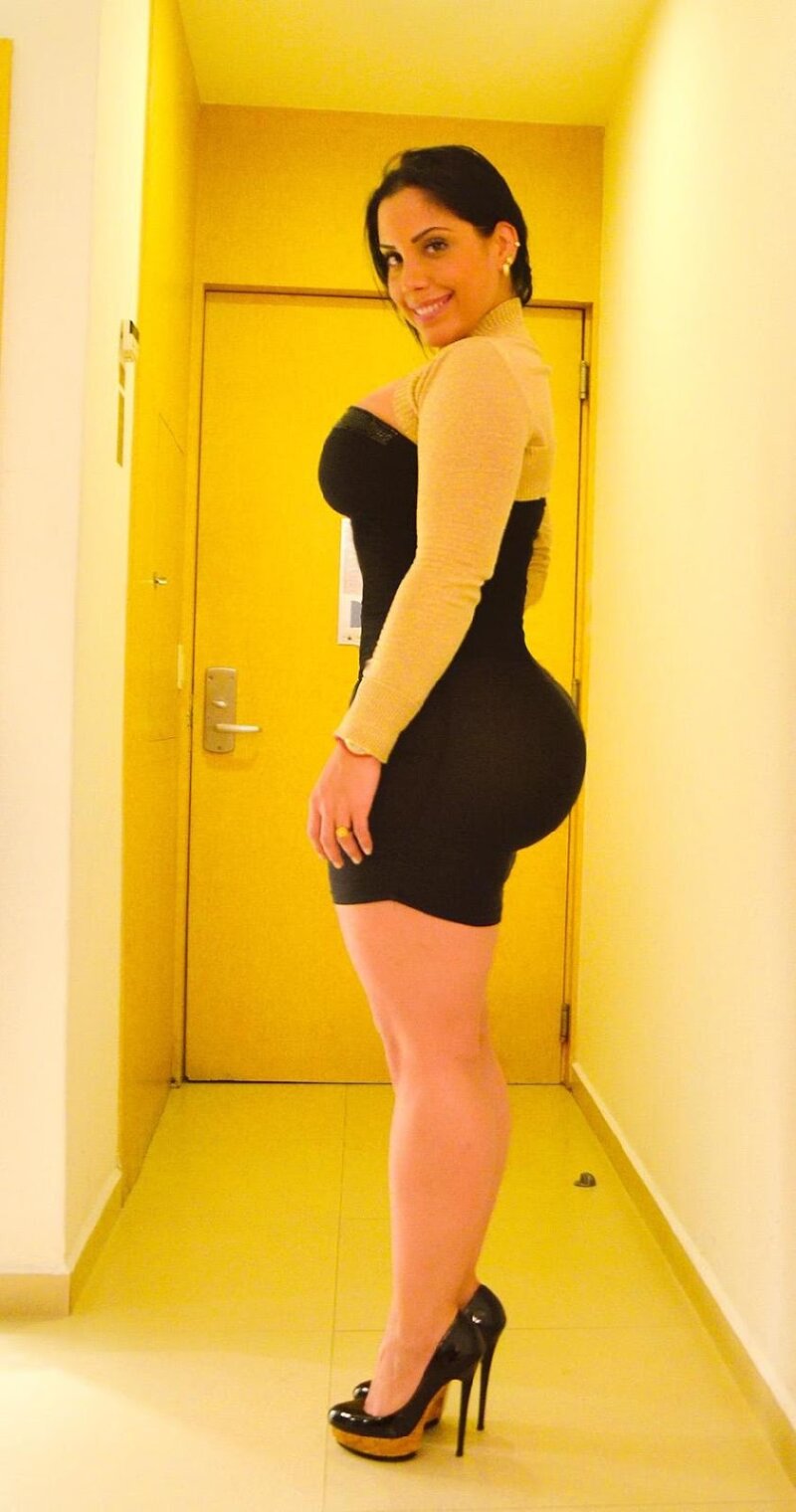 Big ass in black dress picture