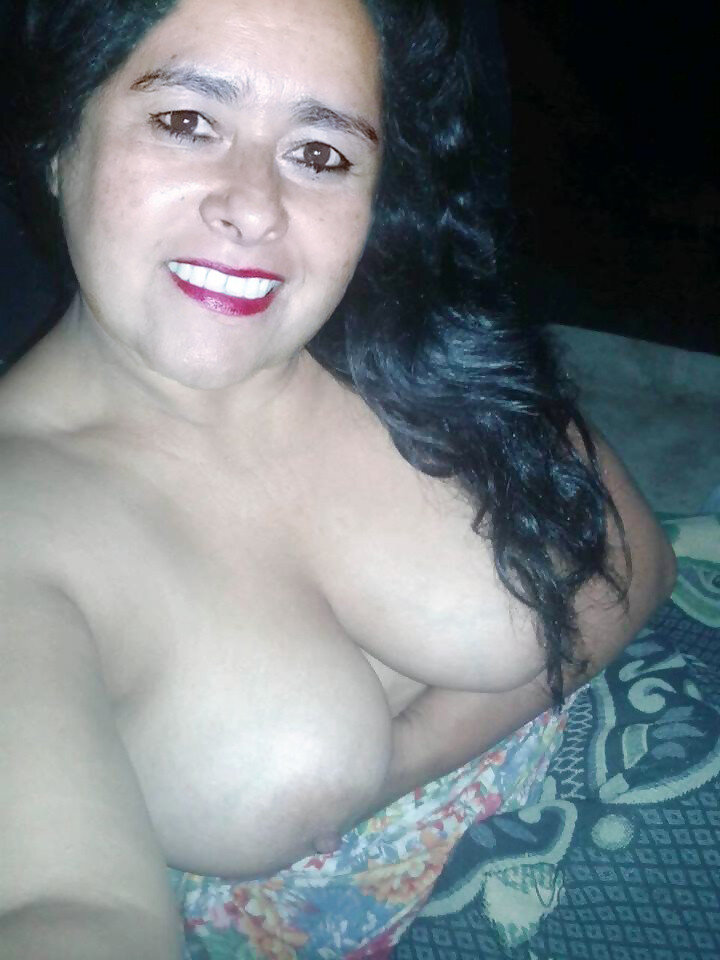 Rica madura con buenas tetas picture