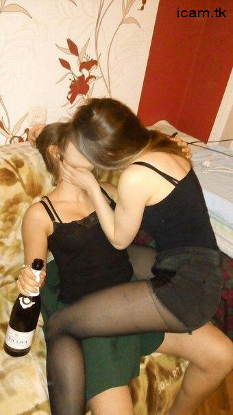 酔っ払ったセクシーなロシアのレズビアン picture