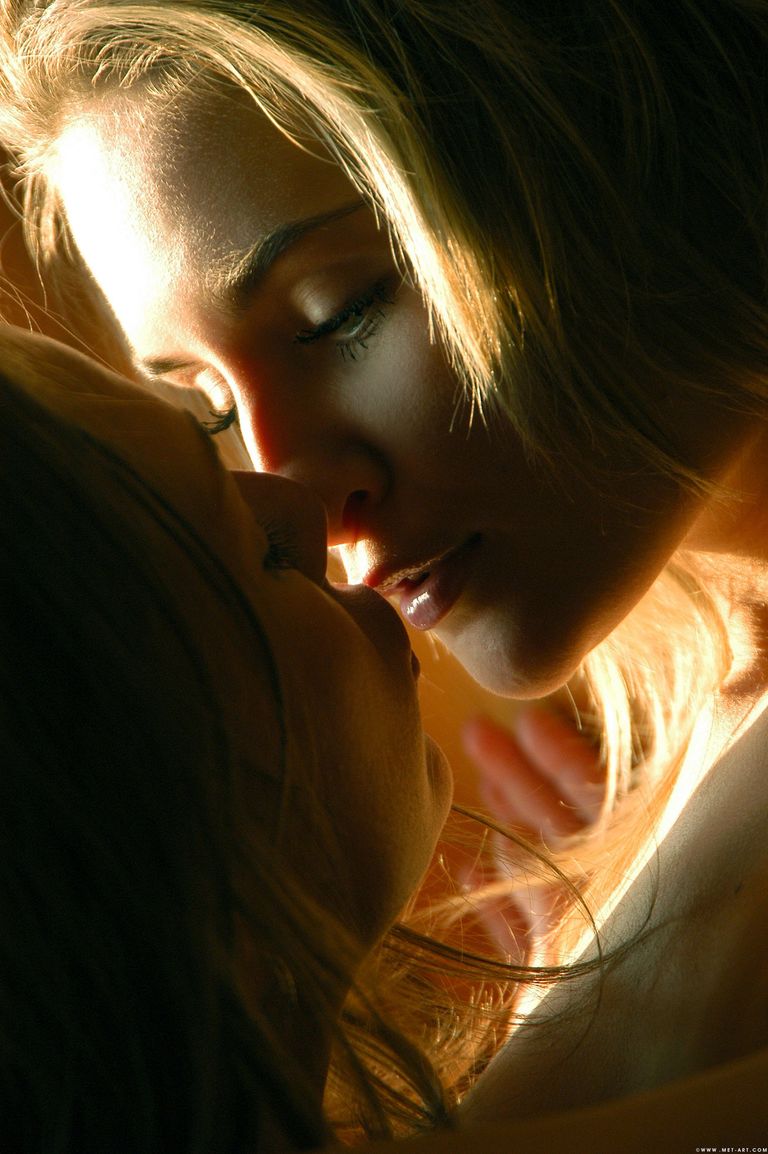 LEsbian KISS picture