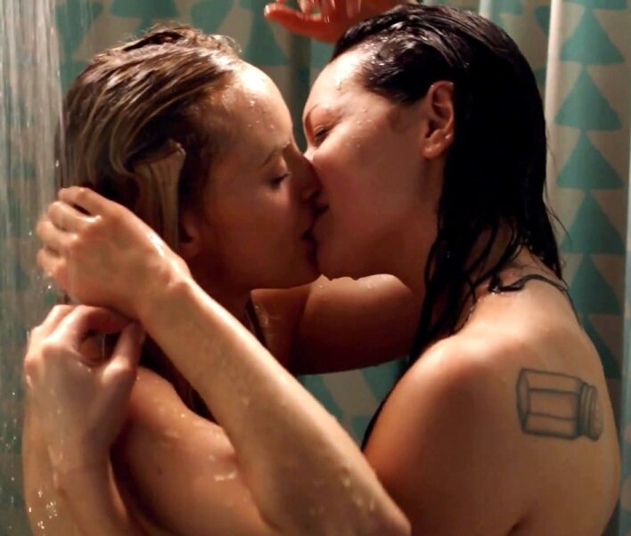 Taylor Schilling and Laura Prepon Lesbian Sex Tape picture