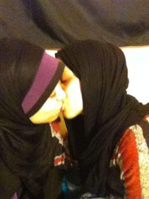 Kissing Lesbian Hijab Teen picture