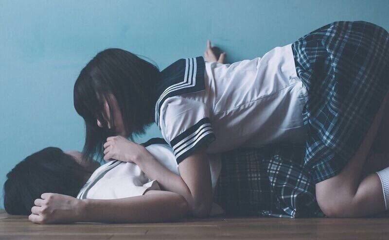 授業後に友達と遊ぶ picture