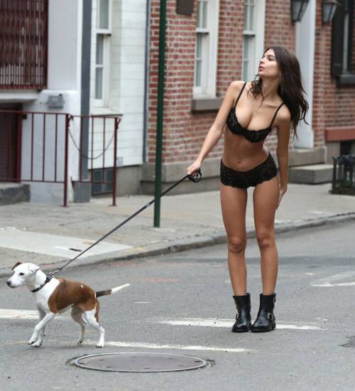 에밀리 Ratajkowski 섹시한 속옷 공개 picture