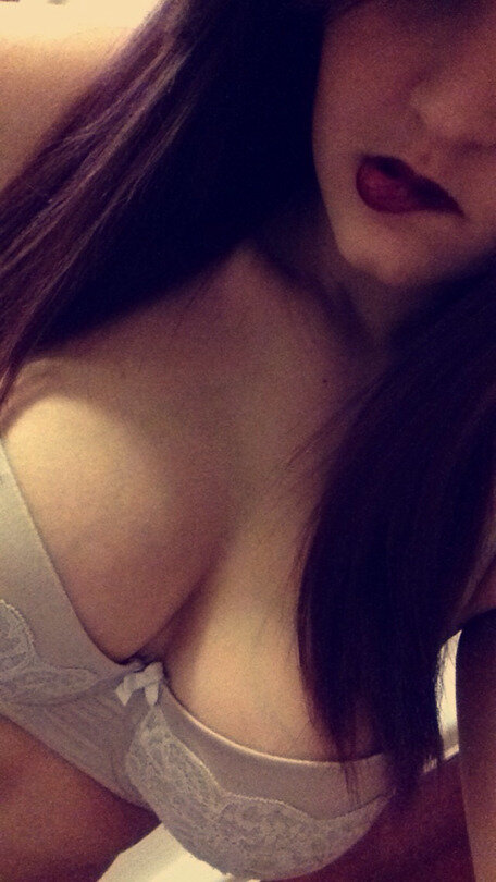 爱上了这款深红色的唇膏... picture