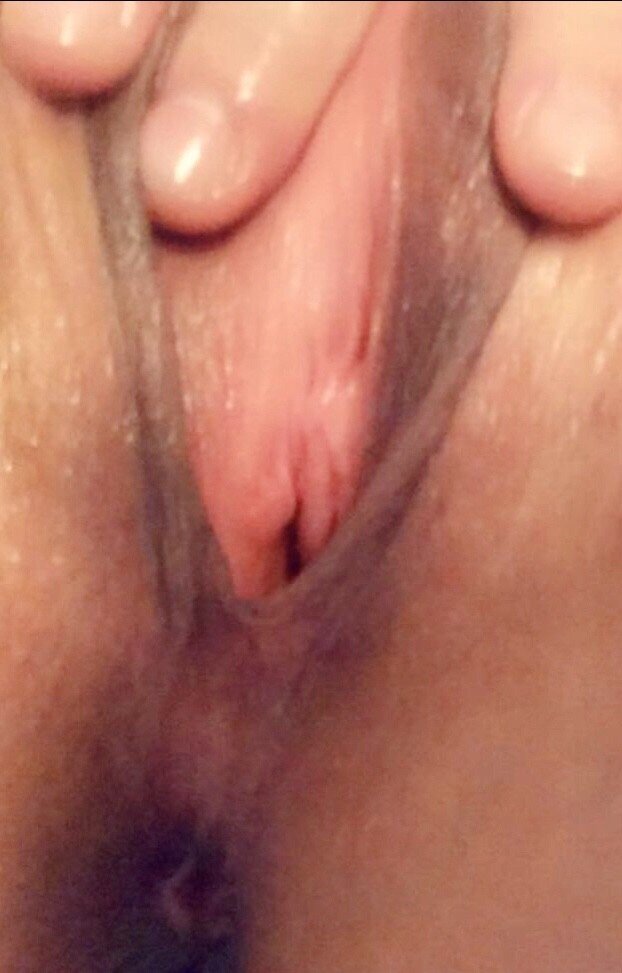 Sexy milf opens her pussy for you picture