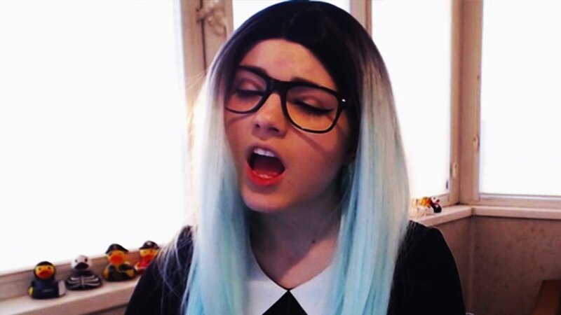 桌子下的Twitch贝贝Olyasha手淫 picture