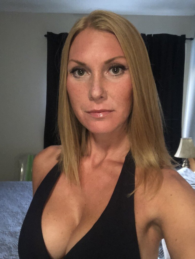 Nice Milf fake tits picture