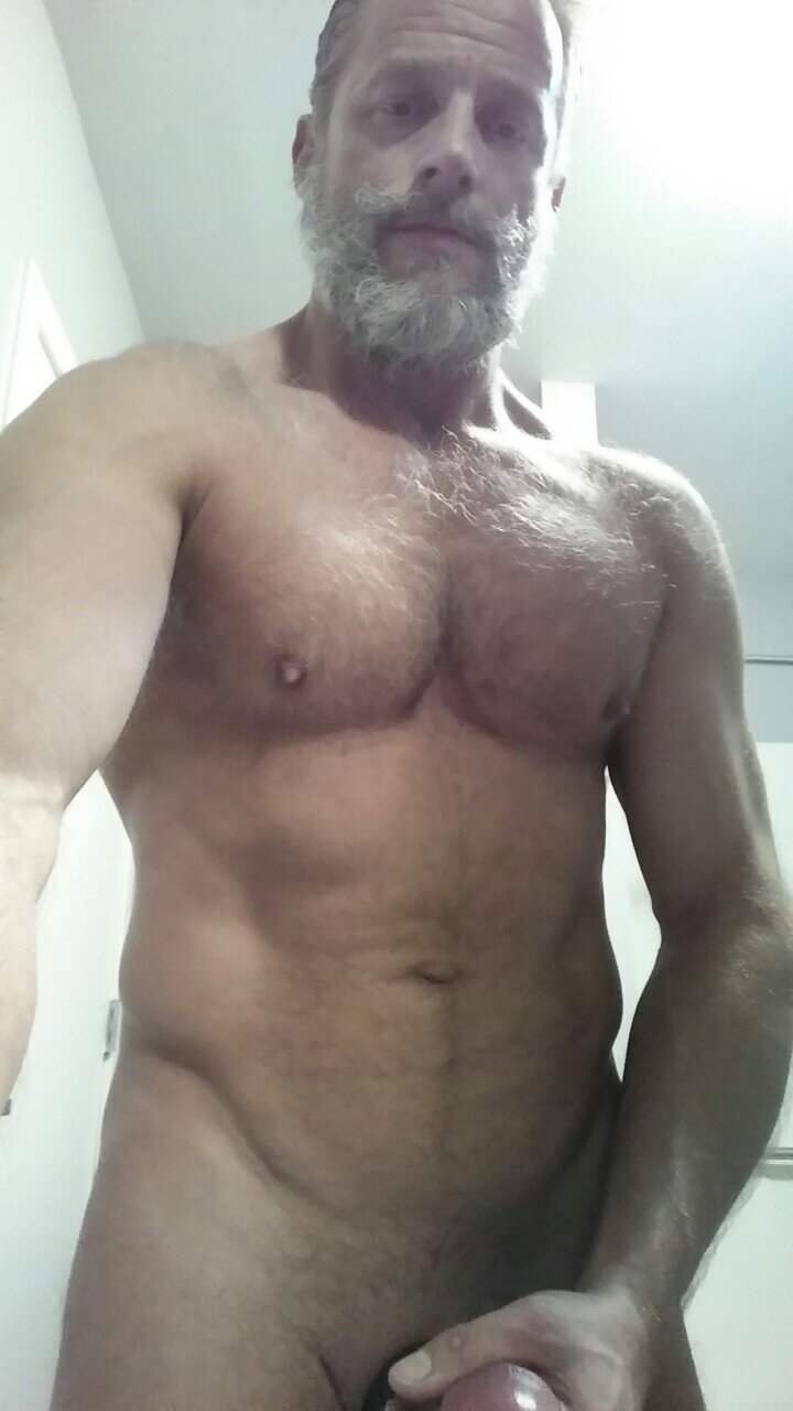 Yes Daddy! Love that beard, hot body v lines picture