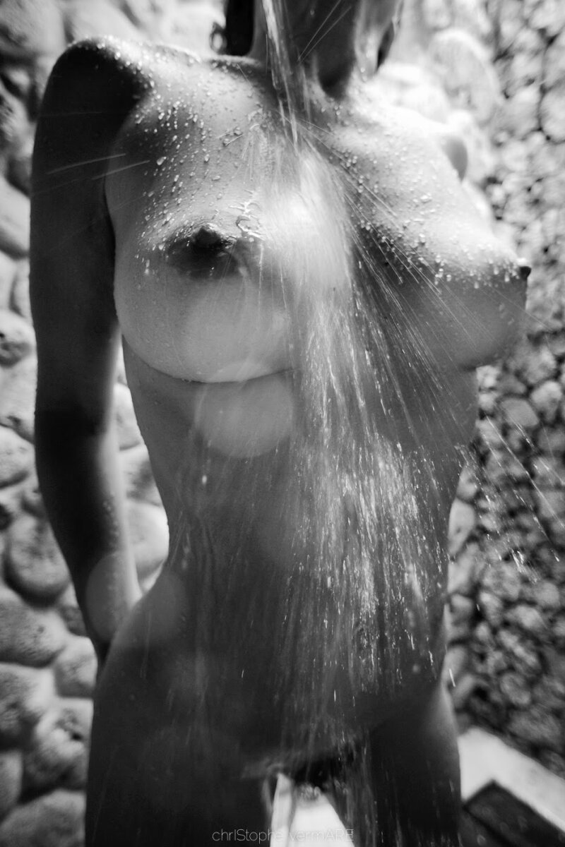 Busty shower B&W picture