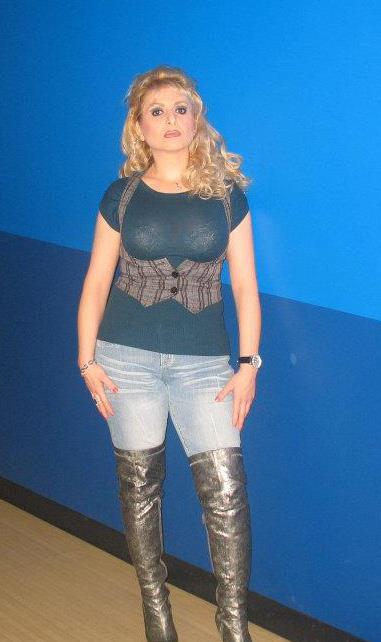 Iranian hot blonde babe in lovely boots picture