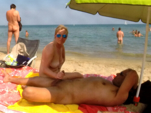 Branlette tr public à la plage picture