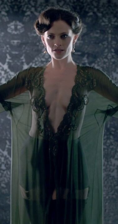 셜록에서 Irene Adler 역의 Lara Pulver picture