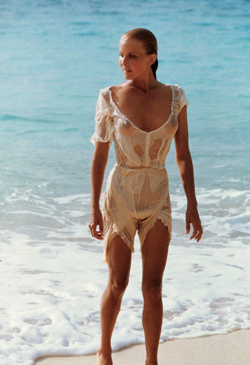 名字：Bo Derek，国籍：美国，职业：女演员，种族：高加索人，出生地：长滩，DOB：1956年11月20日 picture