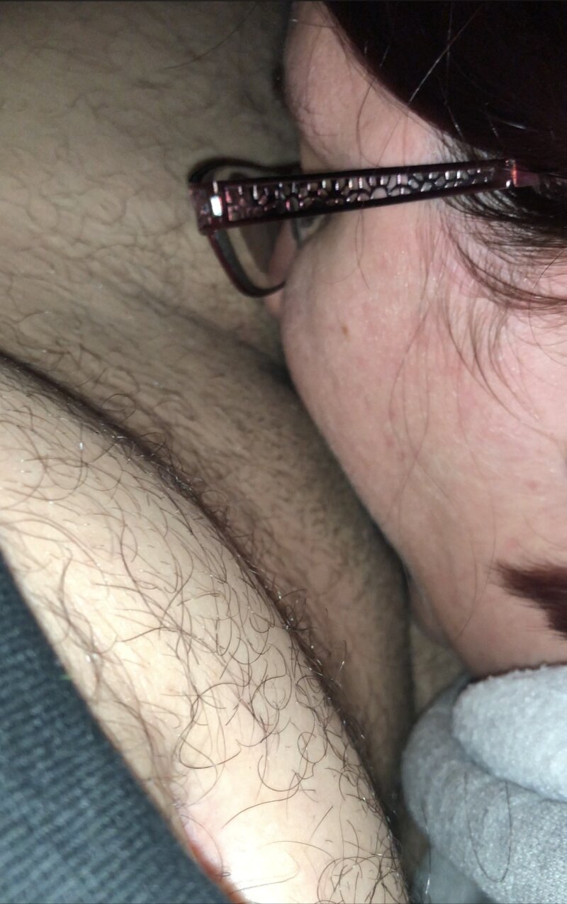 36 year old mom sucking my dick picture