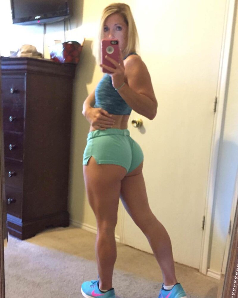Fit MILF picture