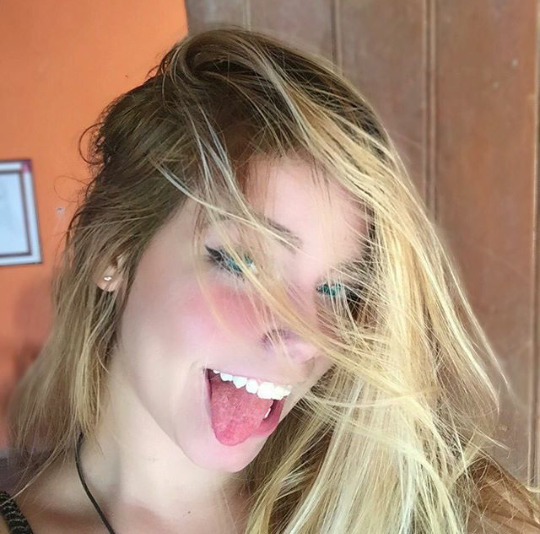 pink tongue picture