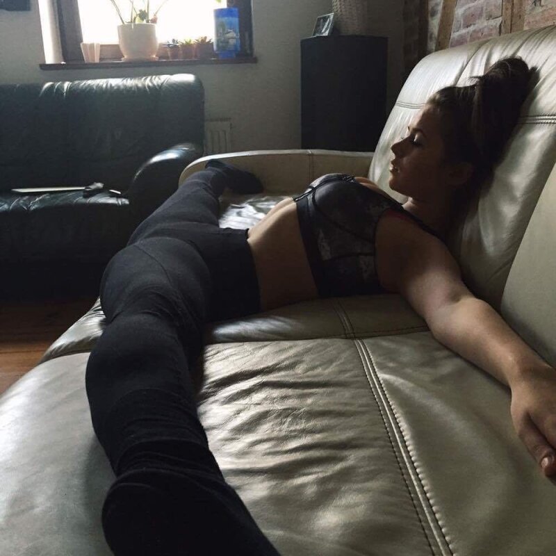 On the couch (r/girlsinyogapants) picture