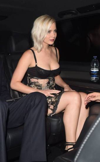 Jennifer Lawrence Güzellik Göğüs Dekoltesi picture