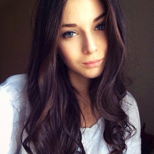 perfect beautiful brunette babe picture