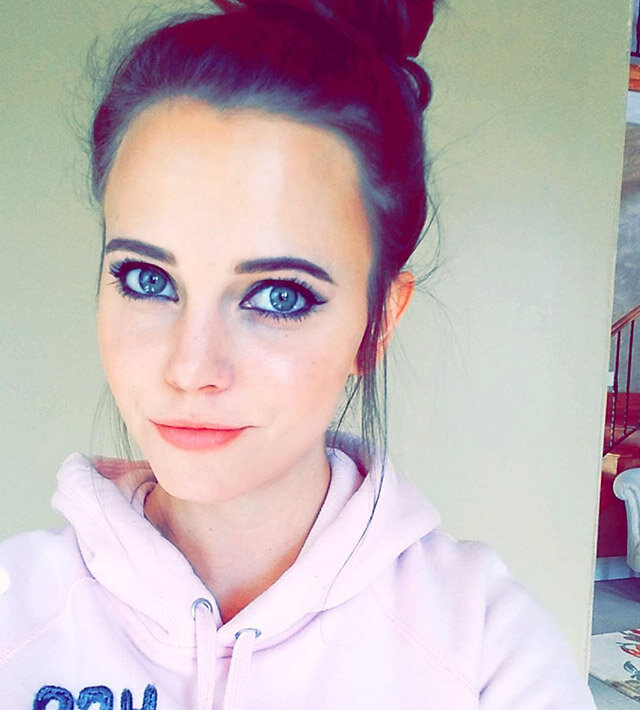 말하는 법을 잊게 만드는 여성 picture