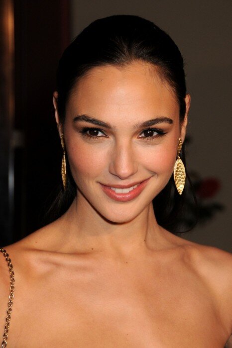 Gal Gadot -4/85 -5'9''-32-24-34''-32B-Bra-110lbs-9鞋，以色列舔阴！-好吃！好吃 picture