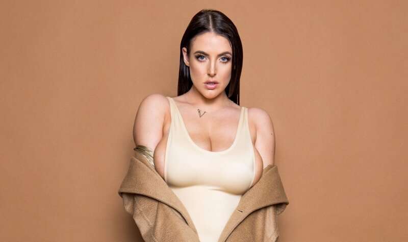 Angela Beyaz poz picture