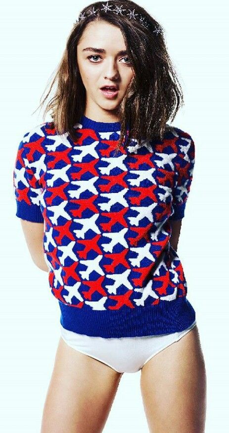 Maisie, buluşmamız için yarı hazır olduğunu görebiliyorum ... ama şimdiden külotunun içinde çok güzel görünüyorsun picture