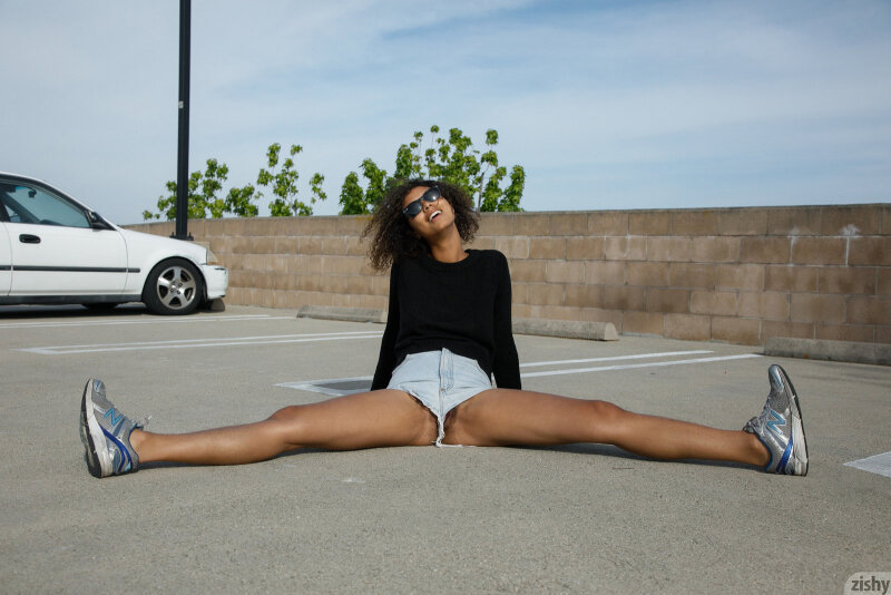 Altında külot yok picture