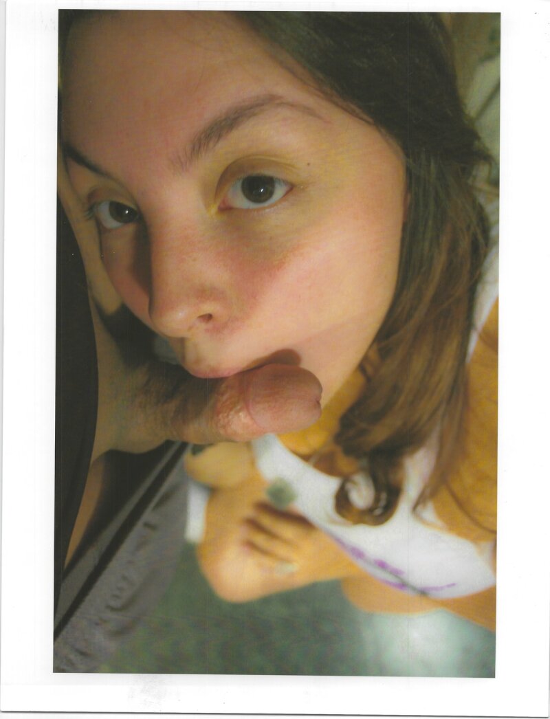 嘘。你父母在隔壁房间 picture