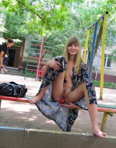 these woman loves to show themselfs in public (30 pics) picture