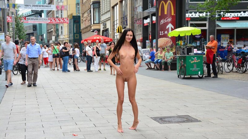 Kira Naked In Public picture