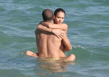 Discreetly, in the water... picture