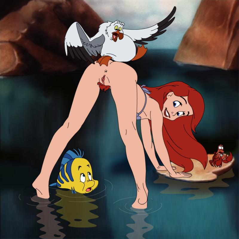 Küçük Deniz Kızı Ariel bacaklarını keşfediyor picture