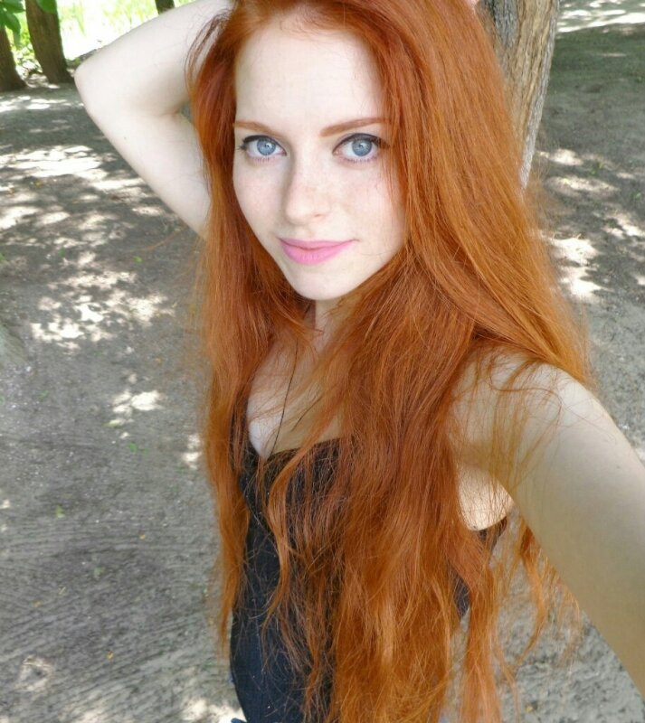 青い目と赤い髪 picture