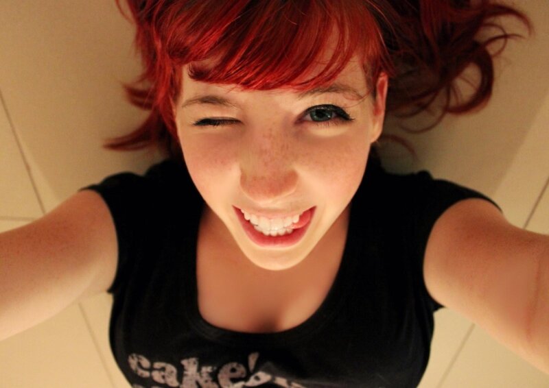Glowing Redhead Oynamak İstiyor! picture
