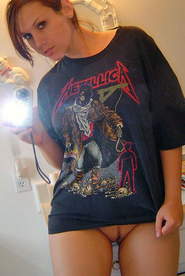 Amateur girl metallica shirt trimmed pussy vagina bottomless selfie selfshot. picture