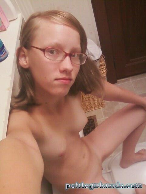 Nude Teen Selfies picture
