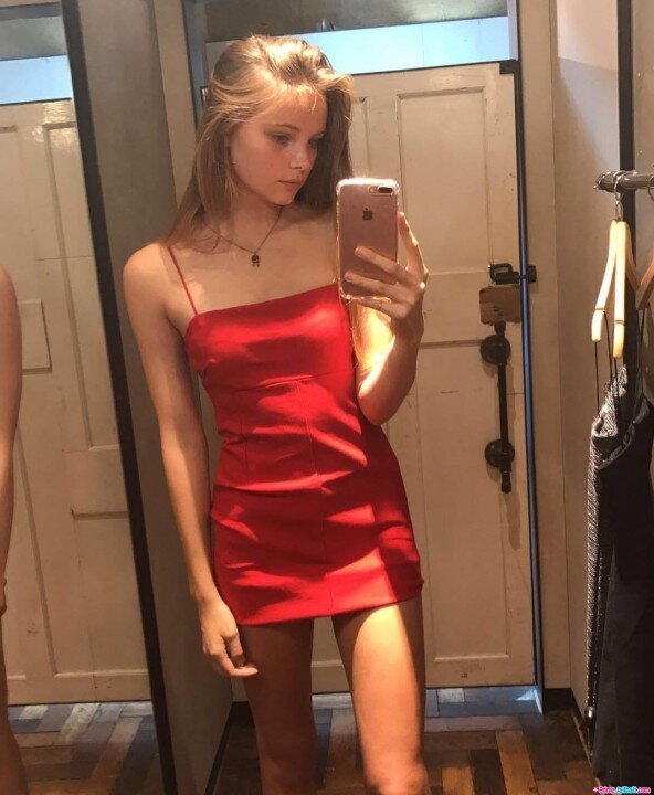 素敵な小さな赤いドレス picture