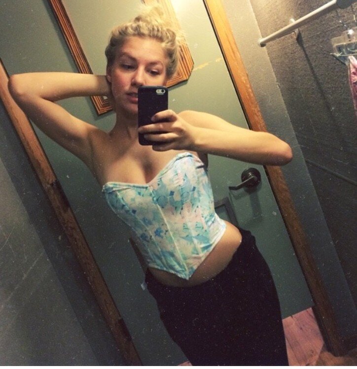 考特尼·米勒镜射 picture