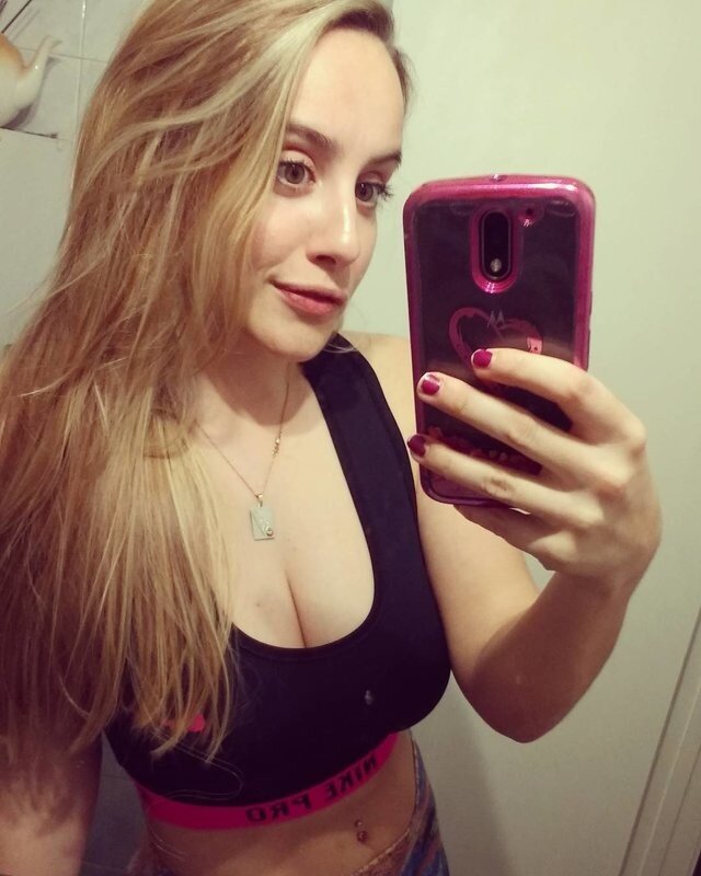 喜欢做这个自拍照 picture