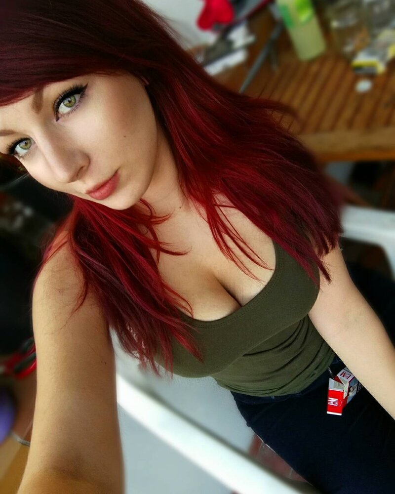 Redhead showing big tits picture