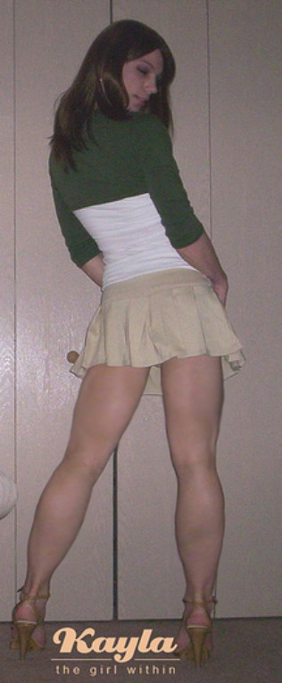 Sexy transvestite crossdresser Trap Kayla with nice legs picture