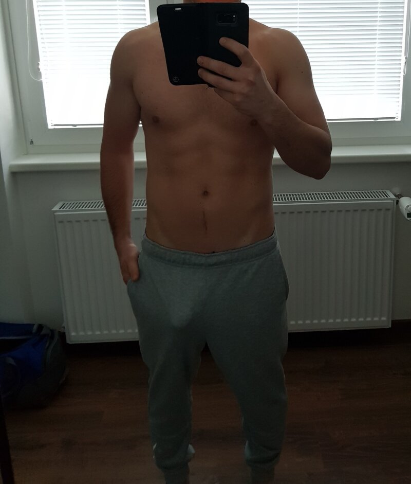 Fit male selfie picture